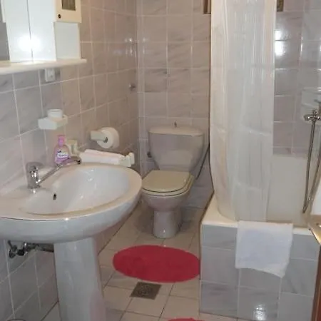 In Palit With Balcony, Air Conditioning, Wi-fi Apartmán