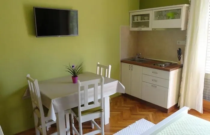 In With Balcony, Air Conditioning, Wi-fi *